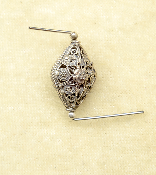 Nancy Chase's Hand Chain Bracelet - , Contemporary Wire Jewelry, Wire Wrapping, Wrapping, Wire Wrapping Jewelry, Use the flat nose pliers to form a 90 degree angle